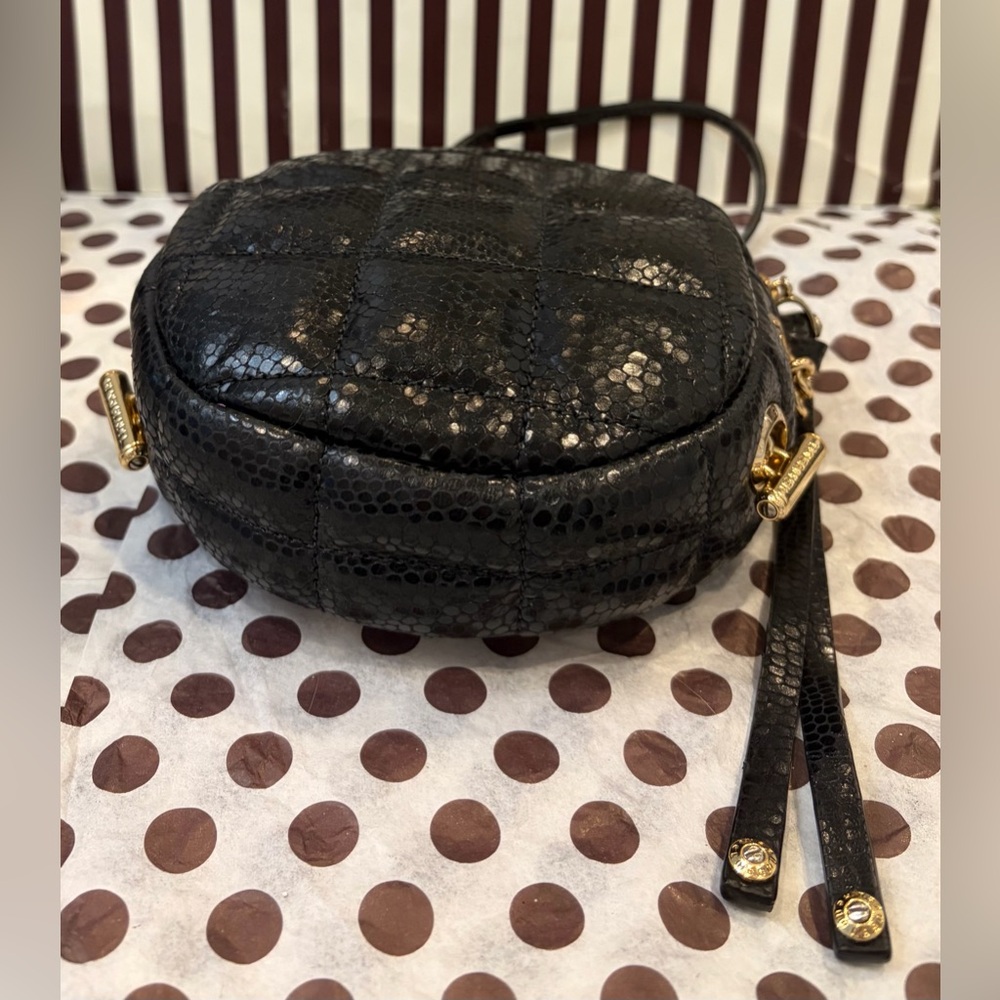 EUC! FULL INCLUSION HENRI BENDEL Black Quilted Round Crossbody with Gold Studs - Picture 14 of 14